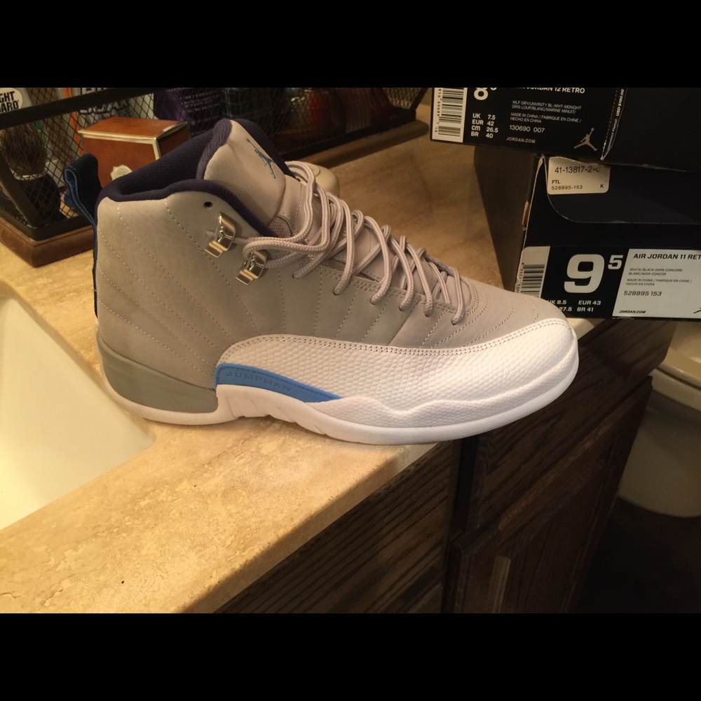 Jordan 12 University Blue - Picture 1 of 3